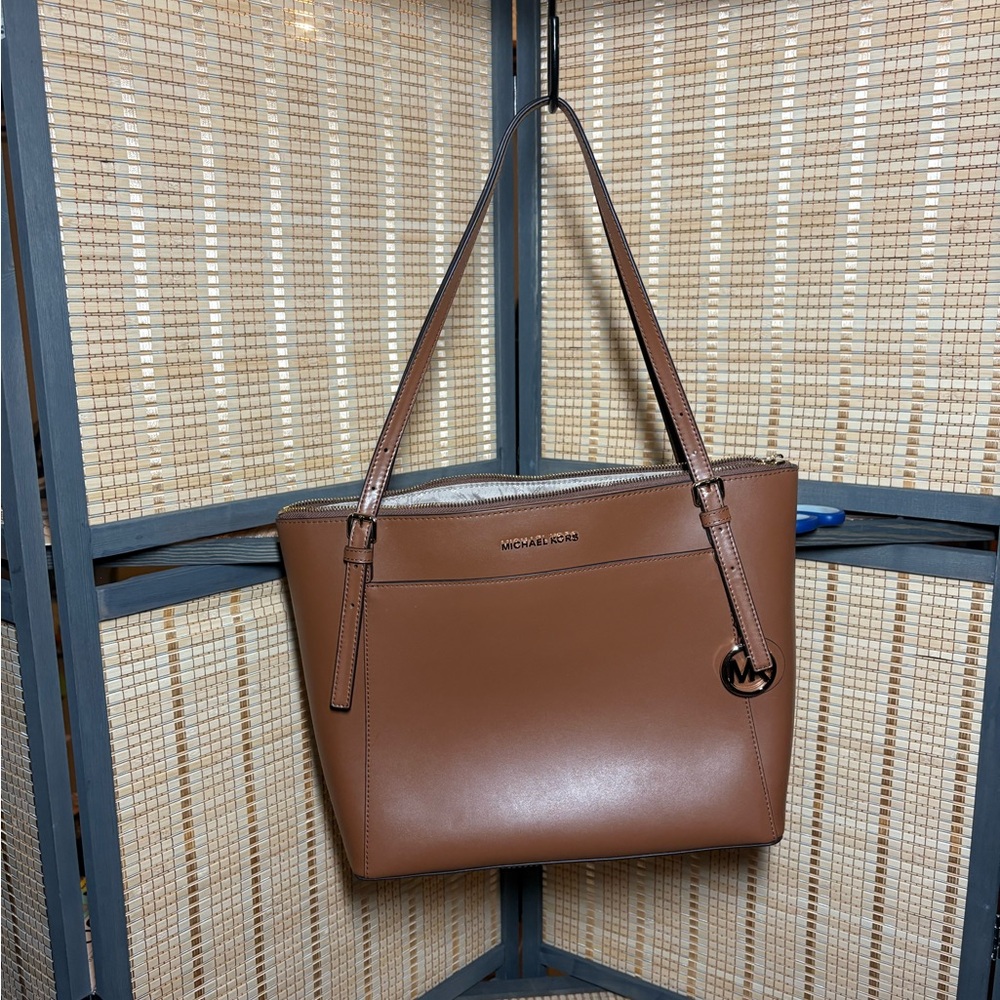 Michael Kors Voyager Large Saffiano Leather Tote - Picture 2 of 14